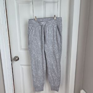 lululemon athletica Light Gray Floral-Print Joggers